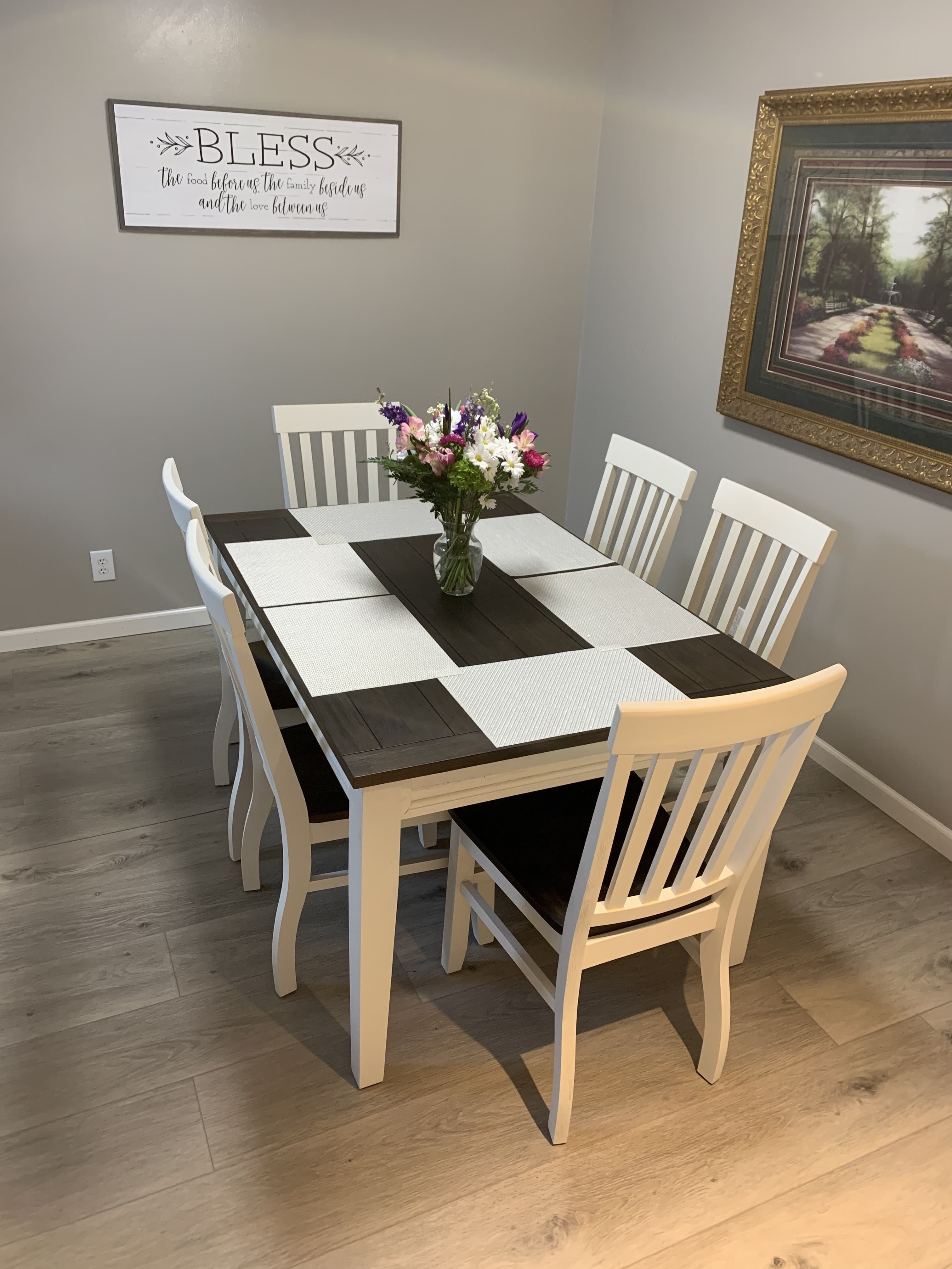 Dining room at Robin's Nest